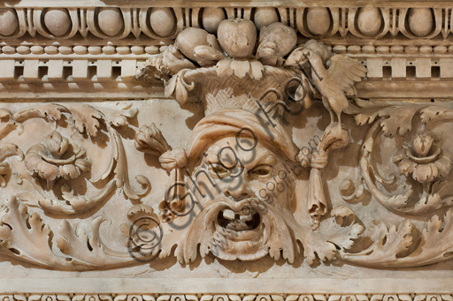 Particolare fregio marmoreo baldacchino Gian Giacomo della Porta Cappella San Giovanni Battista Duomo Genova