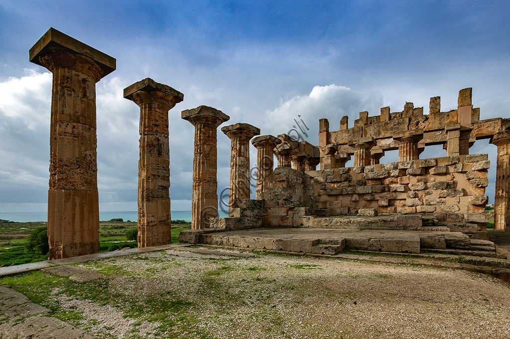 Particolare delle colonne e dell'architettura dorica del Tempio di Hera (Tempio E) a Selinunte, Sicilia