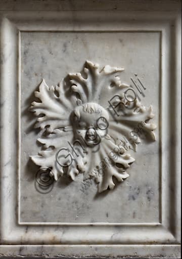 Marble sculpture pluteus of baptismal font in Genoa Cathedral with putto and acanthus leaves, by Gerolamo Viscardi workshop 1502-1503