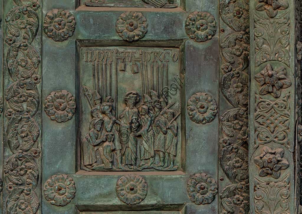 Formella bronzea del Bacio di Giuda, Porta di Bonanno Pisano, Duomo di Monreale in Sicilia