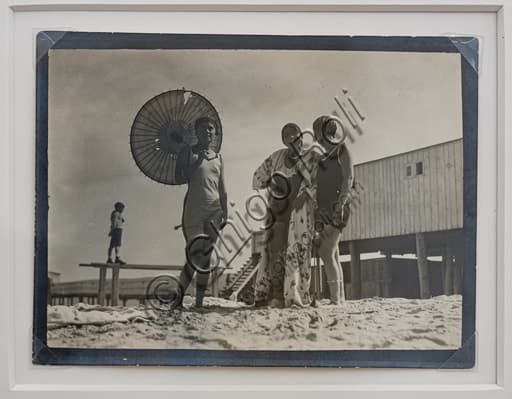 Fotografia vintage in bianco e nero Ragazze al mare Marcello Dudovich 1930-40 gelatina bromuro d'argento