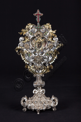 Dettaglio del reliquiario dei capelli della Vergine, argento dorato con gemme, Museo del Tesoro di San Lorenzo, Genova