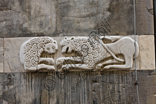 Rilievo scultoreo romanico con leoni affrontati, fianco sud della Cattedrale di San Lorenzo a Genova