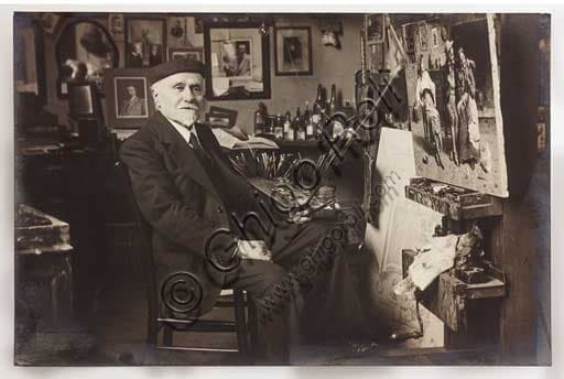 Ritratto fotografico in bianco e nero del pittore italiano Eugenio Zampighi