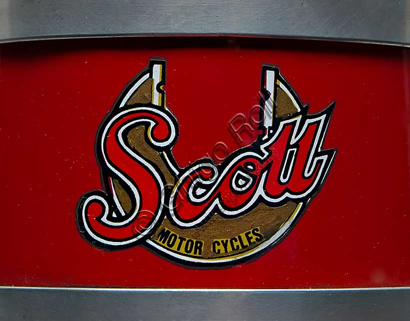 Scott Super Squirrel 1926, motocicletta d'epoca restaurata bicilindrica due tempi