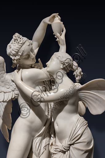 Scultura in marmo Amore e Psiche di Giovanni Maria Benzoni, particolare del 1845