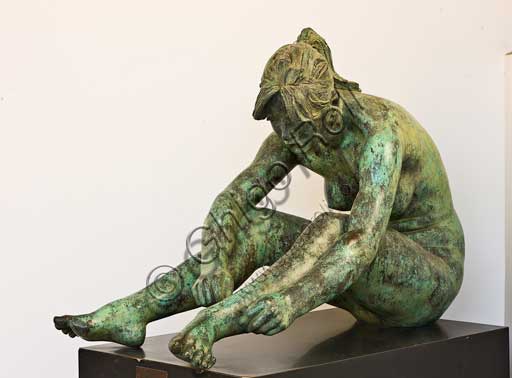 Dettaglio scultura di donna nuda nel Cortile Maqueda del Palazzo dei Normanni (Palazzo Reale) a Palermo