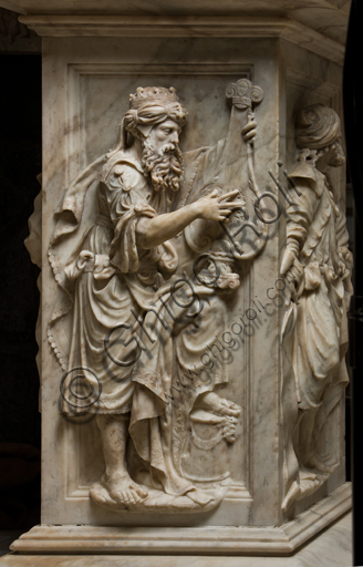 Scultura in marmo di Re Davide che suona la cetra di Guglielmo Della Porta, Cappella di San Giovanni, Duomo di Genova