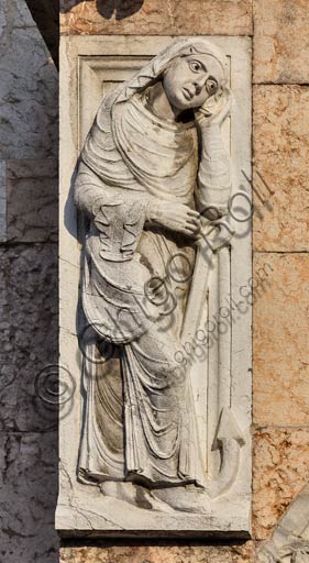 Scultura romanica del protiro con leoni stilofori, portale maggiore del Duomo di Piacenza