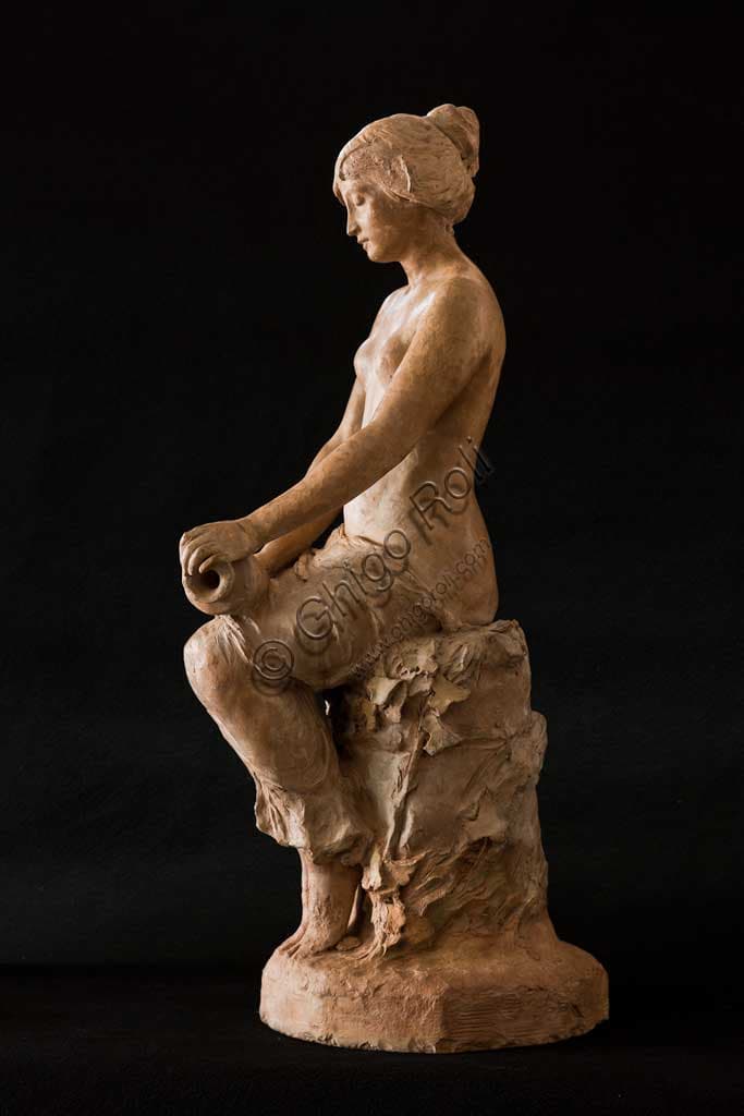 Scultura in terracotta 'Ragazza seduta' di Silvestro Barberini, Collezione Assicoop Unipol