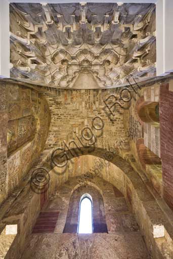 Veduta zenitale del soffitto a muqarnas nella Torre Pisana del Palazzo dei Normanni a Palermo