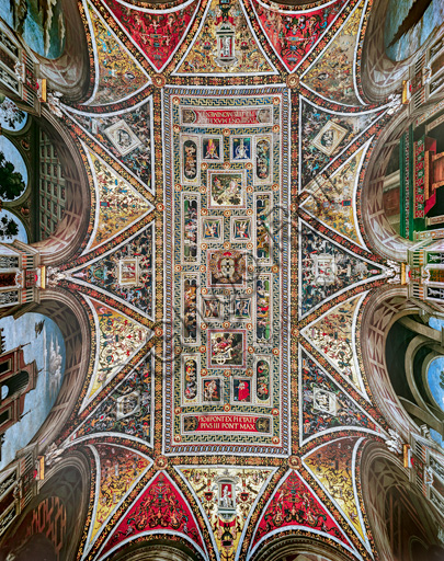 Affreschi del soffitto rinascimentale di Pinturicchio nella Libreria Piccolomini del Duomo di Siena