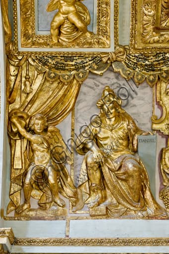 Statua del profeta Daniele, scultura barocca di Lazzaro Tavarone nel Duomo di Genova