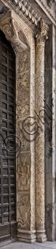 Dettaglio scultoreo dello stipite destro, portale San Giovanni Battista, Duomo di Genova, opera antelamica e campionese