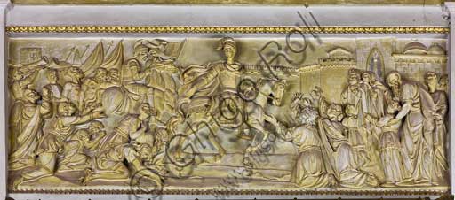 Decorazione a stucco di scuola veneziana sopra una porta nella Sala Gialla del Palazzo dei Normanni a Palermo, dettaglio del soffitto a cassettoni.