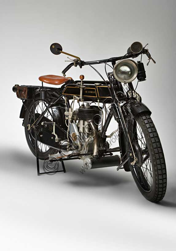 Sunbeam Model 5 Lusso 500, moto d'epoca del 1926, dettaglio del carter catena con vaschetta di lubrificazione