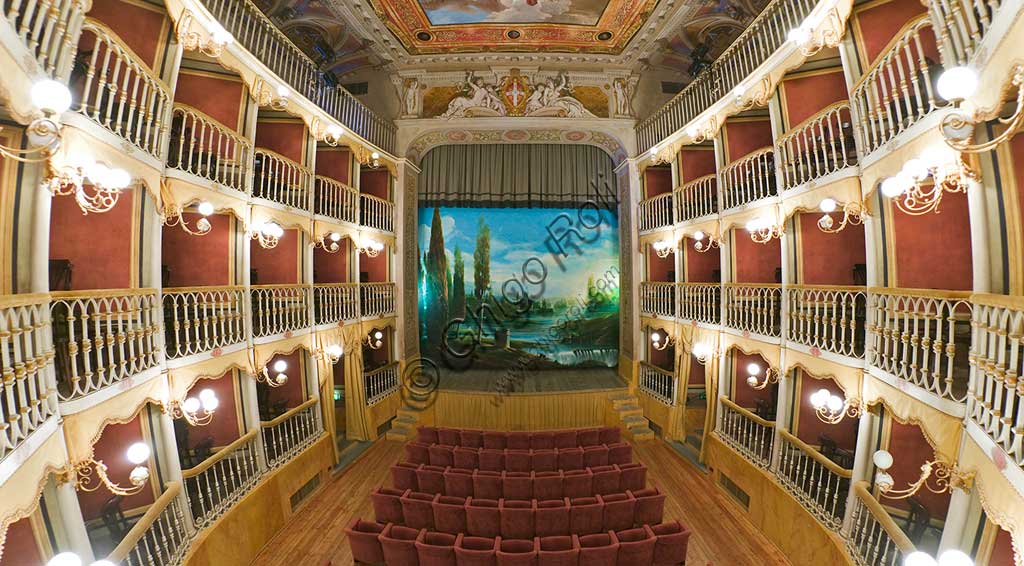 Vista interna del Teatro Francesco Torti nel Palazzo dei Consoli a Bevagna