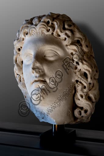 Testa in marmo di giovane divinità romana, II secolo d.C., Collezione Archeologica di Palazzo Trinci a Foligno
