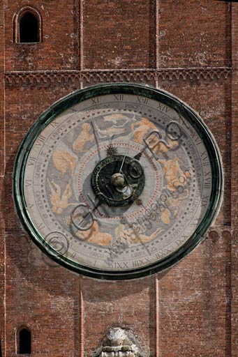 Torrazzo di Cremona, il campanile del Duomo con l'orologio astronomico del 1583