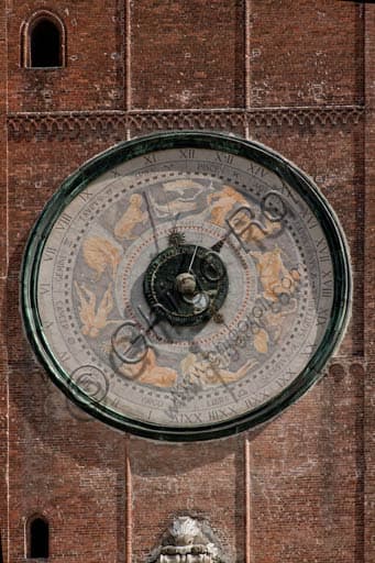 Torrazzo di Cremona, il campanile del Duomo con l'orologio astronomico del 1583