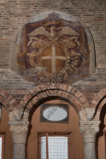 Dettaglio parete nord Sala dei Torresani, Torre Ghirlandina Modena: stemma civico e aquila estense con corona ducale