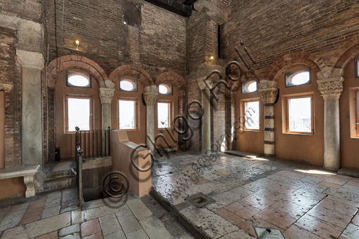 Veduta dello spigolo tra pareti est e sud, Sala dei Torresani, Torre Ghirlandina di Modena con opere dei Maestri Campionesi