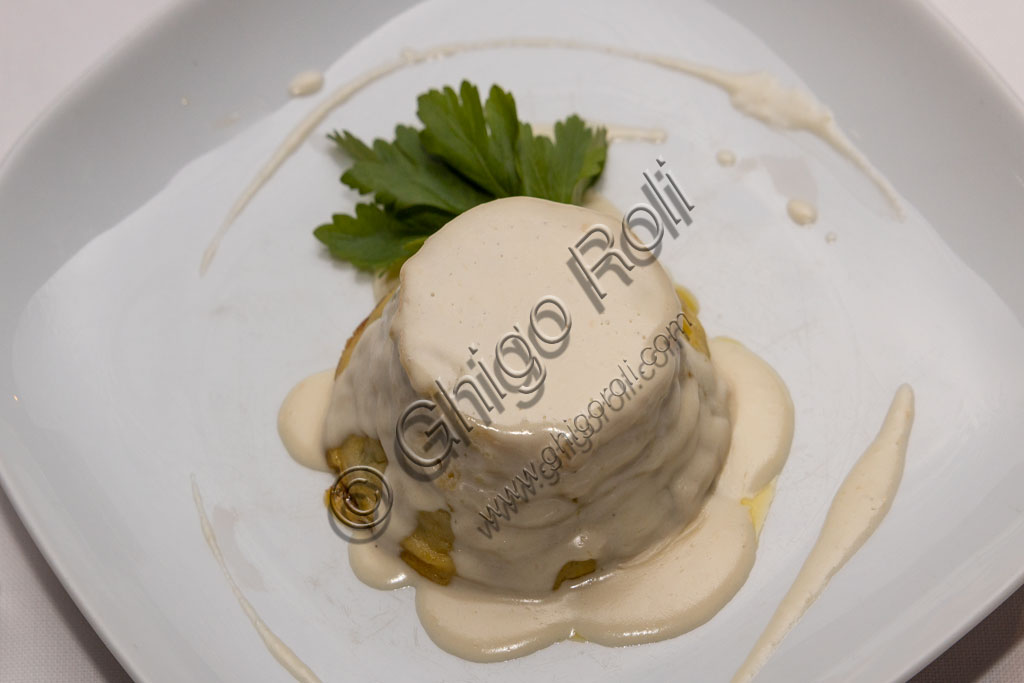 Antipasto di carciofi con crema di Parmigiano servito alla Trattoria Il Fontanone di Brescia