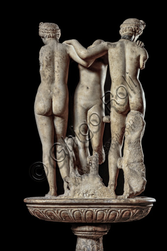 Veduta posteriore del gruppo scultoreo romano Le Tre Grazie in marmo, Libreria Piccolomini, Duomo di Siena
