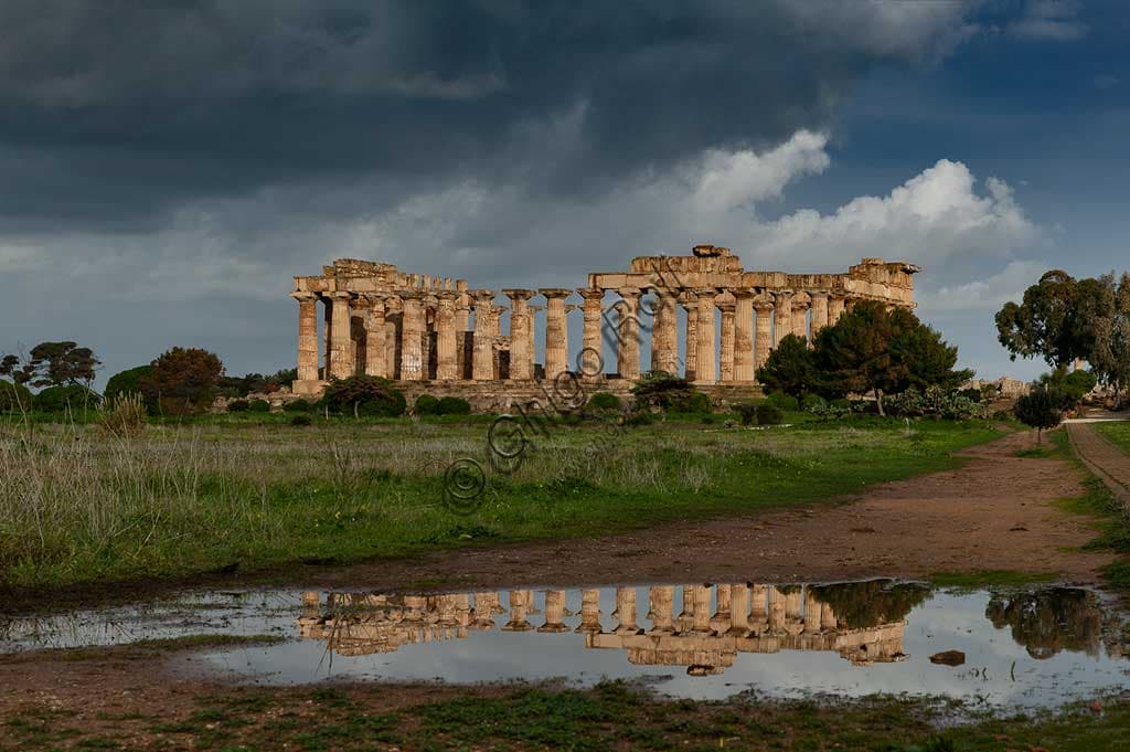 Veduta del Tempio E (Tempio di Hera) al Parco Archeologico di Selinunte, Sicilia