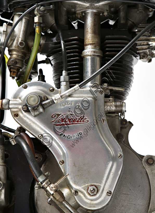 Motore monocilindrico della moto d'epoca Velocette GP MSS 500 del 1938 restaurata