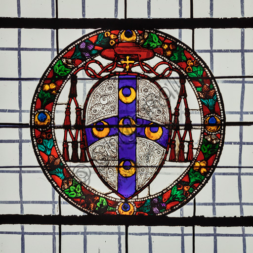 Dettaglio della vetrata con stemma araldico del Cardinale Piccolomini, Libreria Piccolomini, Duomo di Siena