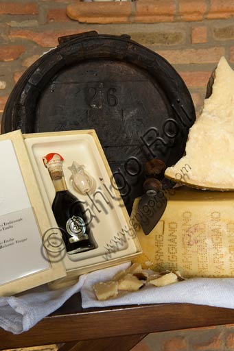 Aceto balsamico e Parmigiano reggiano.