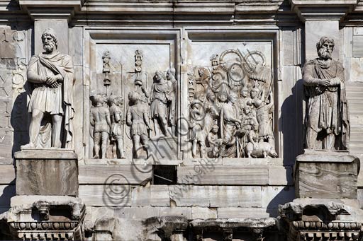  Rome, Roman Forum, Arch of Constantinus:  Details of Marcus Aurelius reliefs (2nd Century AD.) On the left panel  "Adlocutio", -  the emperor speaking to the troops.On the right panel "Lustratio" , -  the emperor sacrificing a pig, a sheep and a bull (Suovetaurilia)