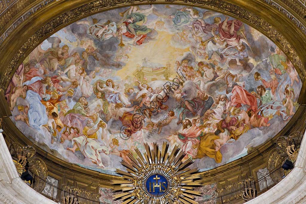 Church of Jesus, the interior, the bowl-shaped vault of the apse: "The Adoration of the Mystical Lamb", a scende described in the Apocalypse. Frescoes by Baciccia (Giovan Battista Gaulli), 1679.