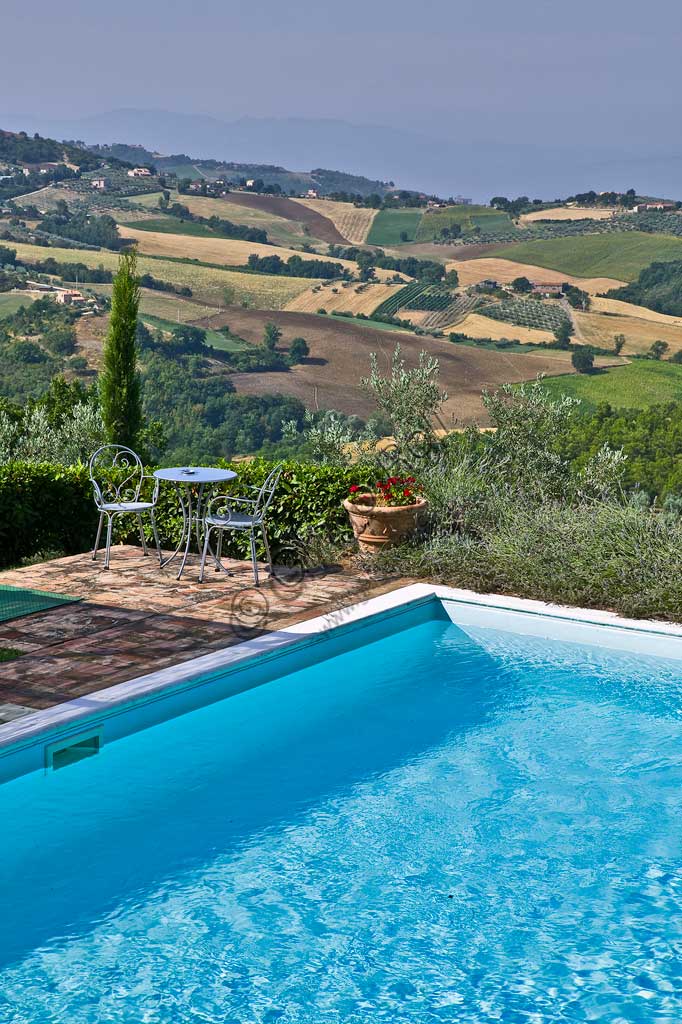 Agriturismo "La Ghirlanda": la piscina.