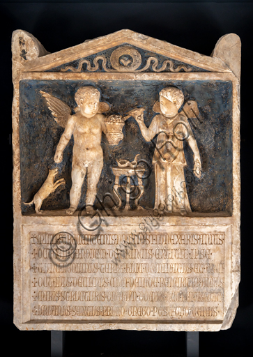 Foligno, Palazzo Trinci, Collezione archeologica: stele marmorea "Amore e Psiche", II secolod d. C. 