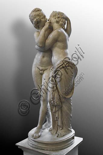 Roma, Musei Capitolini, Sala del Gladiatore:  "Amore e Psiche",  statua in marmo da un originale greco del II secolo a. C.