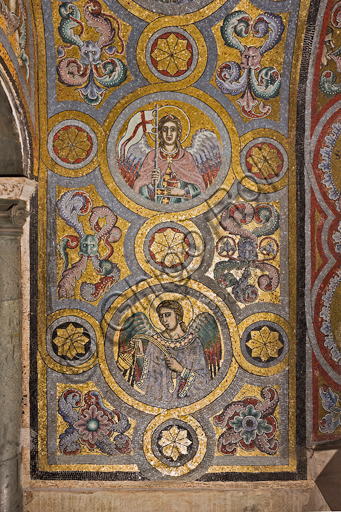 Florence, the Baptistery of St. John, the matronea,  East gallery, first matroneum (of the Angels hierarchies): mosaics by the school of the Master of San Gaggio and of the Master of St. Cecilia (about 1300 - 1310). Detail representing some angels.