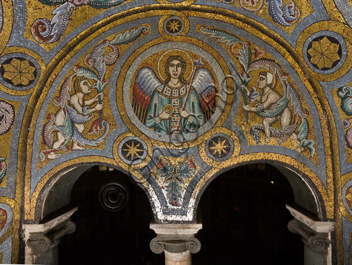 Florence, the Baptistery of St. John, the matronea,  East gallery, first matroneum (of the Angels hierarchies): mosaics by the school of the Master of San Gaggio and of the Master of St. Cecilia (about 1300 - 1310). Detail representing an angel.