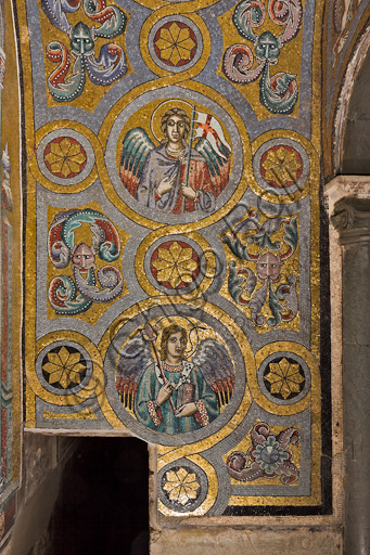 Florence, the Baptistery of St. John, the matronea,  East gallery, first matroneum (of the Angels hierarchies): mosaics by the school of the Master of San Gaggio and of the Master of St. Cecilia (about 1300 - 1310). Detail representing some angels.