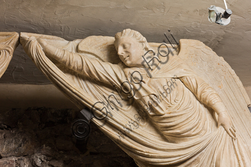 , Genova, the Diocesan Museum: the funeral monument of Cardinal Luca Fieschi, by the worskhop of Giovanni di Balduccio from Pisa, about 1336.Detail of an angel.