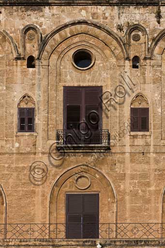 Palermo, Palazzo Reale o Palazzo dei Normanni: prospetto Nord-orientale della Torre Pisana. Dettaglio architettonico.
