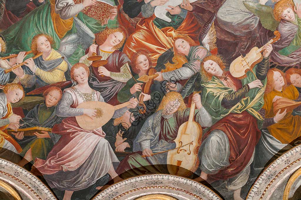   Saronno, Shrine of Our Lady of Miracles: the dome of the transept with the great fresco "Assumption of the Blessed Virgin", known as "The choir of angels playing music" painted by Gaudenzio Ferrari from 1534.Paradise is essentially represented by the multitude of angelic presences, placed to crown the face of God and to welcome the arrival of the Virgin.The angels playing music constitute the most varied orchestra of stringed and percussion instruments that has never been painted.Fifty-six different musical instruments can be identified, the most recognizable ones are ancient instruments, the others have been created by  the artist's imagination. The following instruments are recognized: alpenhorn (horn of the Alps), altobasso, harp, bombard, cimballini or small plates, bagpipes, cornet, flute, pan or syringe flute, hurdy-gurdy, lyre, lute, nyastaranga,ribeca, viella, salterio or zither, tambourine , timpani, triangle, trumpet, viola.Detail.