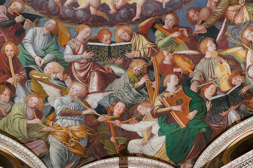   Saronno, Shrine of Our Lady of Miracles: the dome of the transept with the great fresco "Assumption of the Blessed Virgin", known as "The choir of angels playing music" painted by Gaudenzio Ferrari from 1534.Paradise is essentially represented by the multitude of angelic presences, placed to crown the face of God and to welcome the arrival of the Virgin.The angels playing music constitute the most varied orchestra of stringed and percussion instruments that has never been painted.Fifty-six different musical instruments can be identified, the most recognizable ones are ancient instruments, the others have been created by  the artist's imagination. The following instruments are recognized: alpenhorn (horn of the Alps), altobasso, harp, bombard, cimballini or small plates, bagpipes, cornet, flute, pan or syringe flute, hurdy-gurdy, lyre, lute, nyastaranga,ribeca, viella, salterio or zither, tambourine , timpani, triangle, trumpet, viola.Detail.