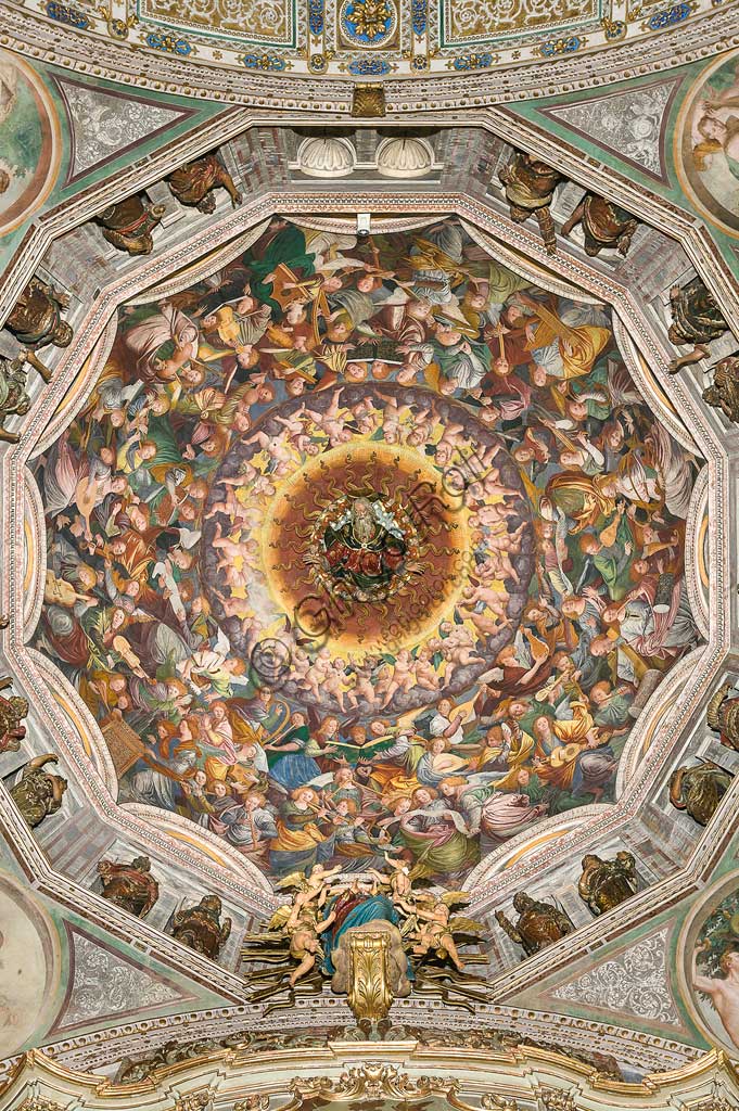   Saronno, Shrine of Our Lady of Miracles: the dome of the transept with the great fresco "Assumption of the Blessed Virgin", known as "The choir of angels playing music" painted by Gaudenzio Ferrari from 1534.Paradise is essentially represented by the multitude of angelic presences, placed to crown the face of God and to welcome the arrival of the Virgin.The angels playing music constitute the most varied orchestra of stringed and percussion instruments that has never been painted.Fifty-six different musical instruments can be identified, the most recognizable ones are ancient instruments, the others have been created by  the artist's imagination. The following instruments are recognized: alpenhorn (horn of the Alps), altobasso, harp, bombard, cimballini or small plates, bagpipes, cornet, flute, pan or syringe flute, hurdy-gurdy, lyre, lute, nyastaranga,ribeca, viella, salterio or zither, tambourine , timpani, tr