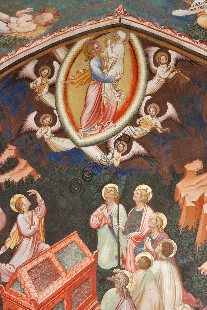 Vignola Stronghold, the Contrari Chapel, Southern wall: "Assumption of the Virgin" and "the Virgin Mary dropping the girdle or Holy Belt to St. Thomas ", fresco by the Master of Vignola, about 1420. Detail of Christ carrying the Virgin Mary to the sky, apostles and angels playing music.