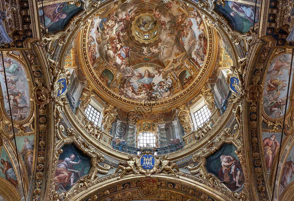 Genoa, Basilica of SS. Annunziata del Vastato, the transept:  the dome with the "Assumption of Mary". Fresco by Giovanni Andrea Ansaldo, 1635 - 1638.