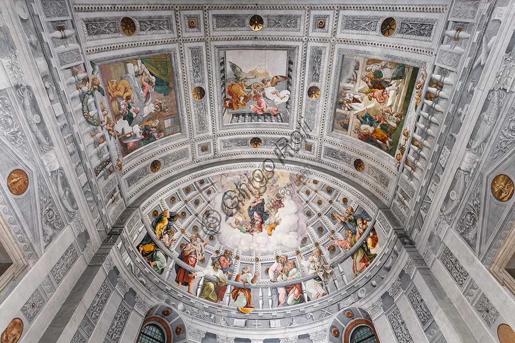 Verona, Duomo, interior: apse. In the apsidal basin: "Assumption of Mary". In the panels of the vault: "Nativity, Coronation, and Purification of Mary". Frescoes by Francesco Torbido on drawings by Giulio Romano, 1534.