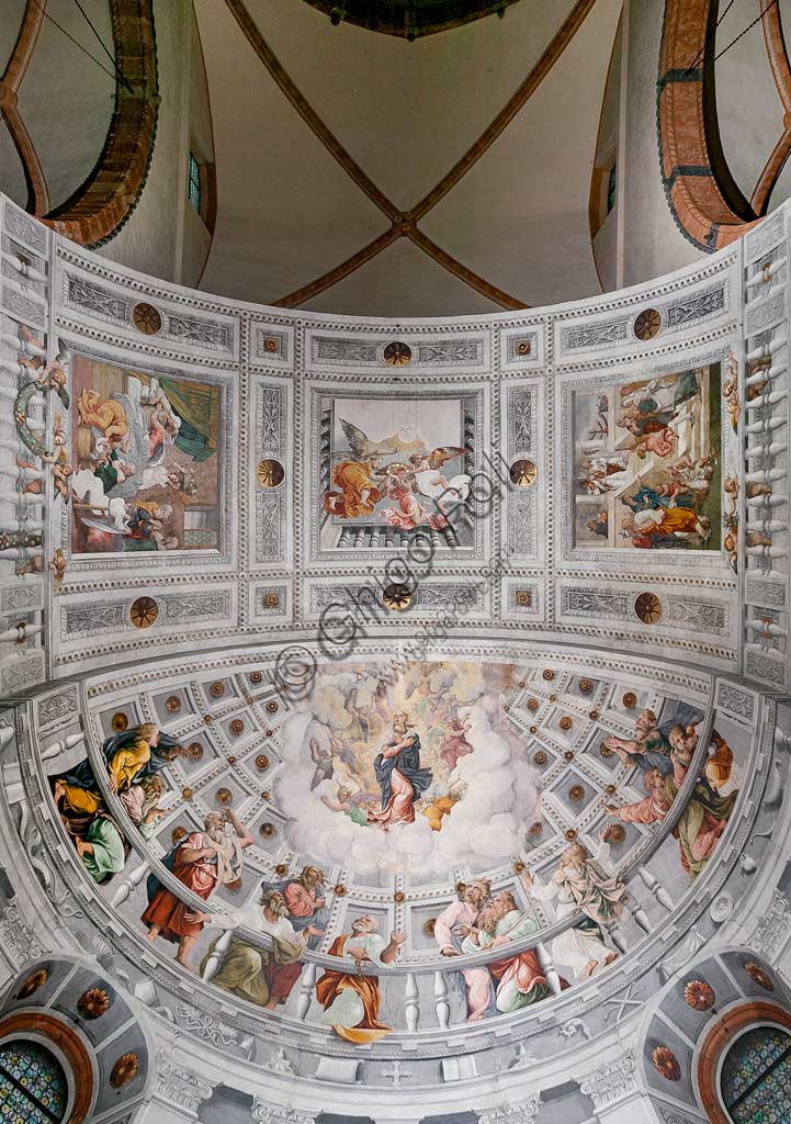 Verona, Duomo, interno: abside. Nel catino absidale: "Assunzione di Maria". Nei riquadri della volta: "Natività, Incoronazione, e Purificazione di Maria". Affreschi di Francesco Torbido su disegni di Giulio Romano, 1534.