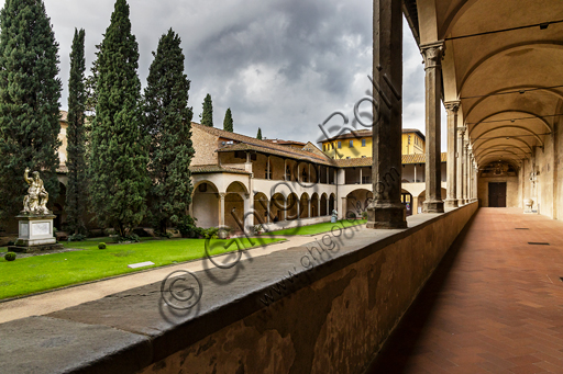 Basilica di Santa Croce: veduta del chiostro dei Pazzi, detto anche primo chiostro o chiostro principale.